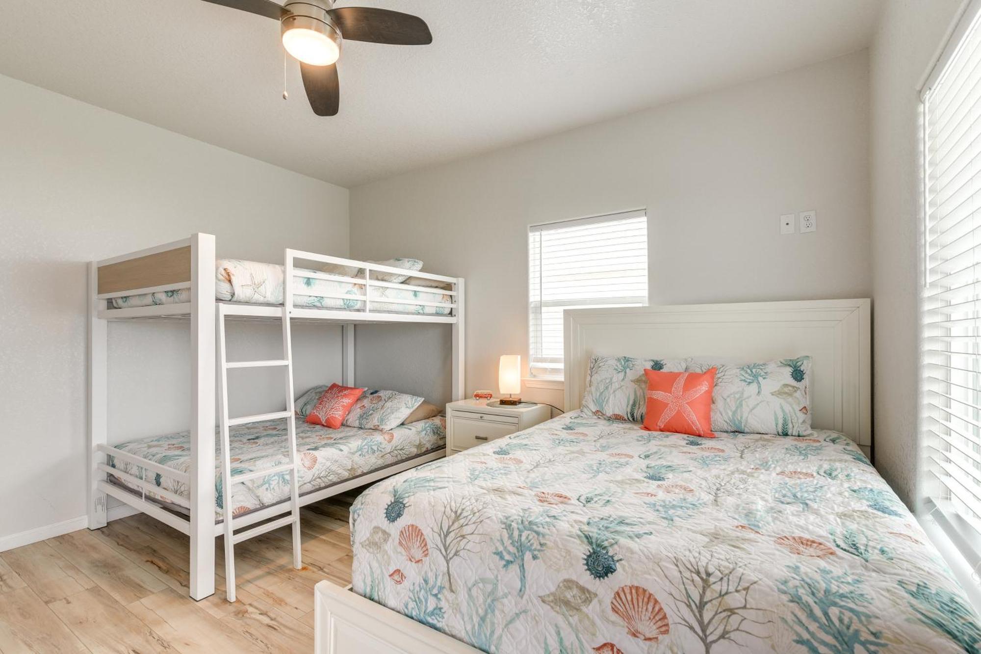 Beachfront Texas Retreat - 2 Decks, Patio And Views! Surfside Beach Exteriér fotografie