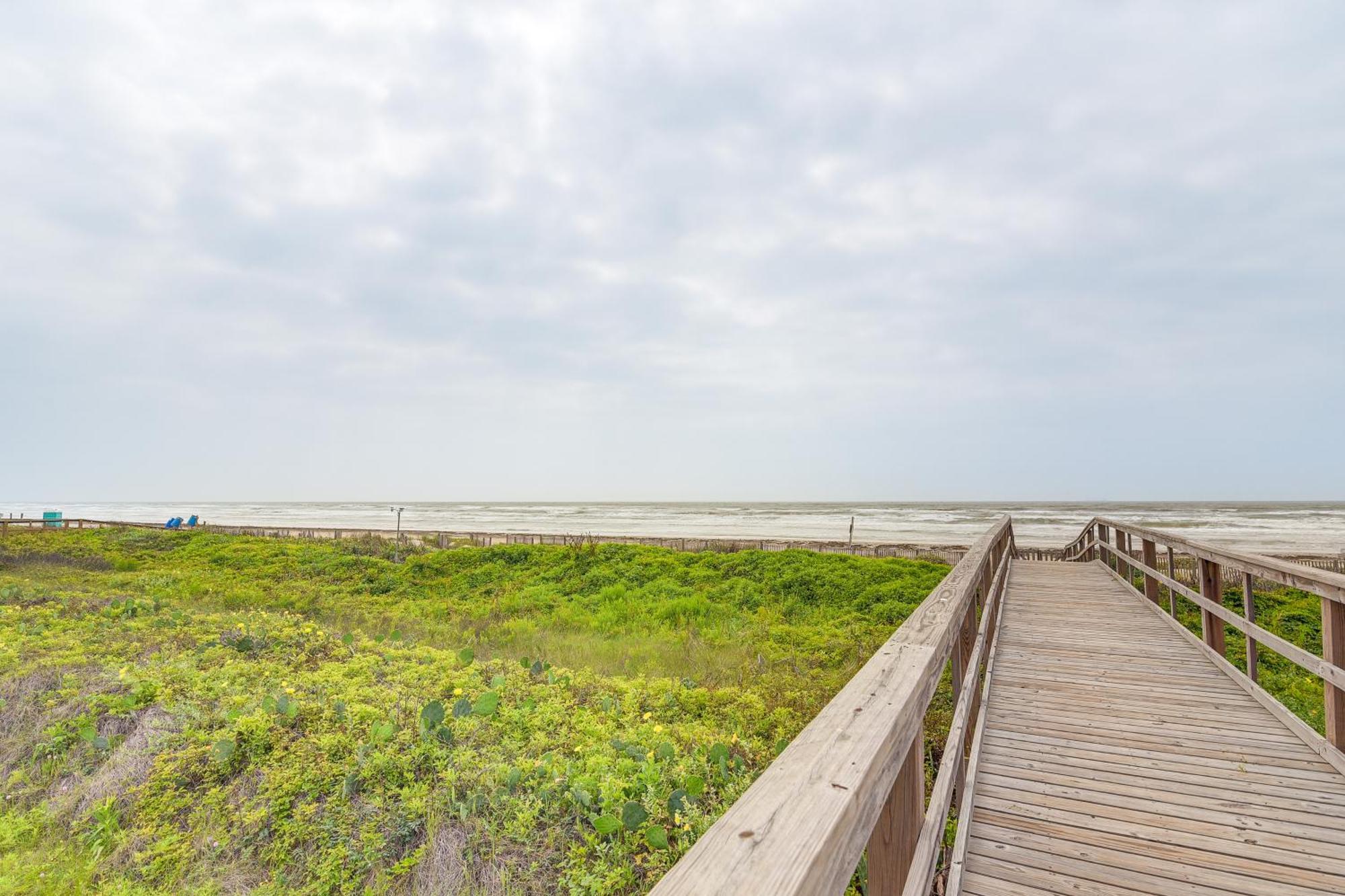 Beachfront Texas Retreat - 2 Decks, Patio And Views! Surfside Beach Exteriér fotografie